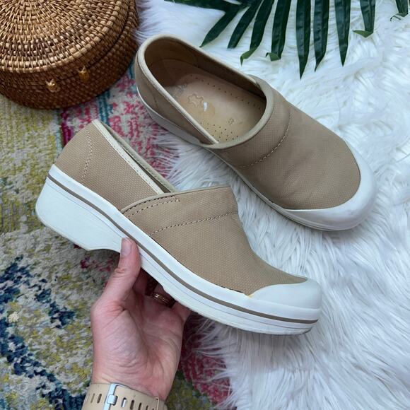 Dansko Neutral Tan Beige White Leather Platform Clog 40 9.5/10 - Picture 1 of 11